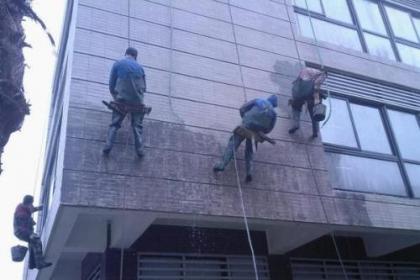 重慶蜘蛛人清洗外墻,資質證書齊全,歡迎來電咨詢