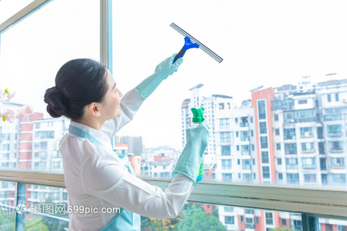 專業保潔服務 讓您的玻璃窗煥然一新